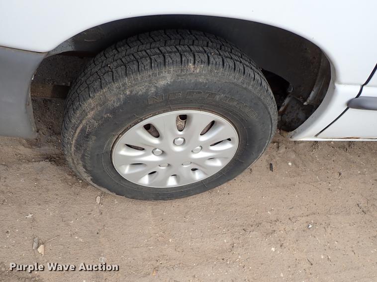 image for item DF8885 1999 Plymouth Voyager van