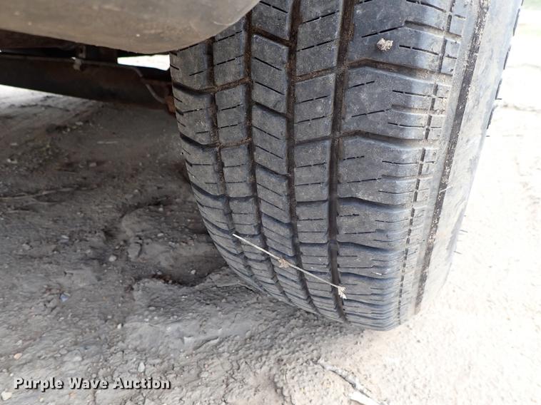 image for item DF8885 1999 Plymouth Voyager van