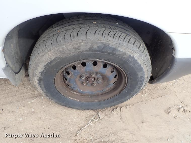 image for item DF8885 1999 Plymouth Voyager van