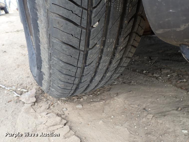 image for item DF8885 1999 Plymouth Voyager van