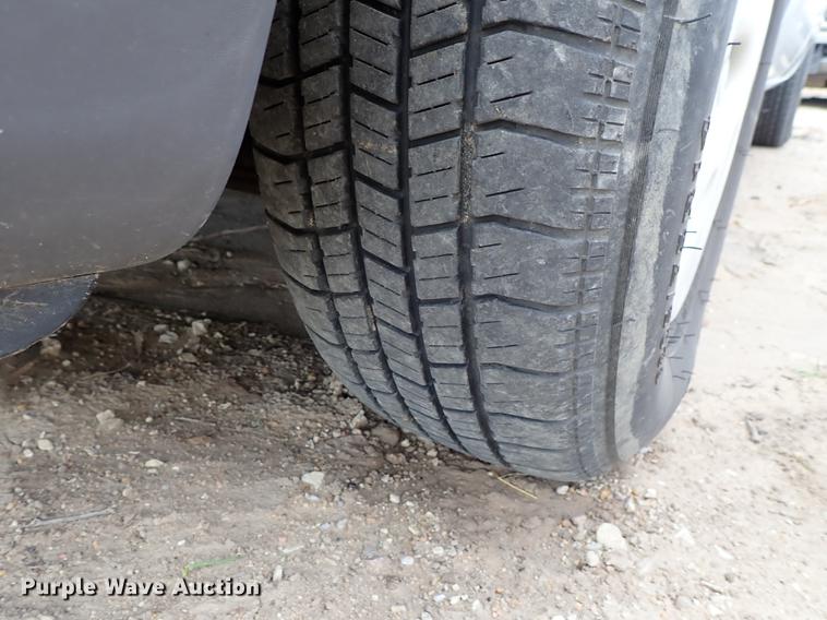 image for item DF8885 1999 Plymouth Voyager van