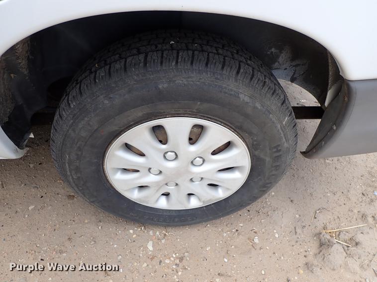 image for item DF8885 1999 Plymouth Voyager van