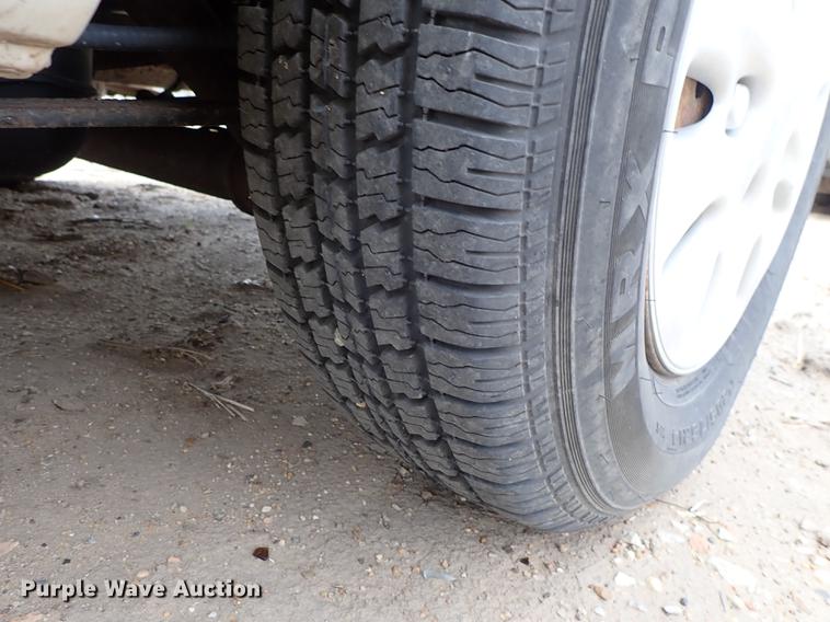 image for item DF8885 1999 Plymouth Voyager van