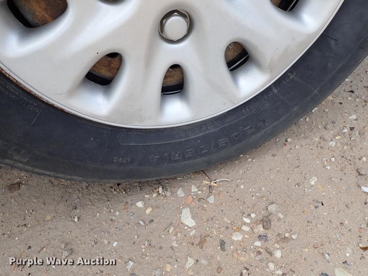 image for item DF8885 1999 Plymouth Voyager van