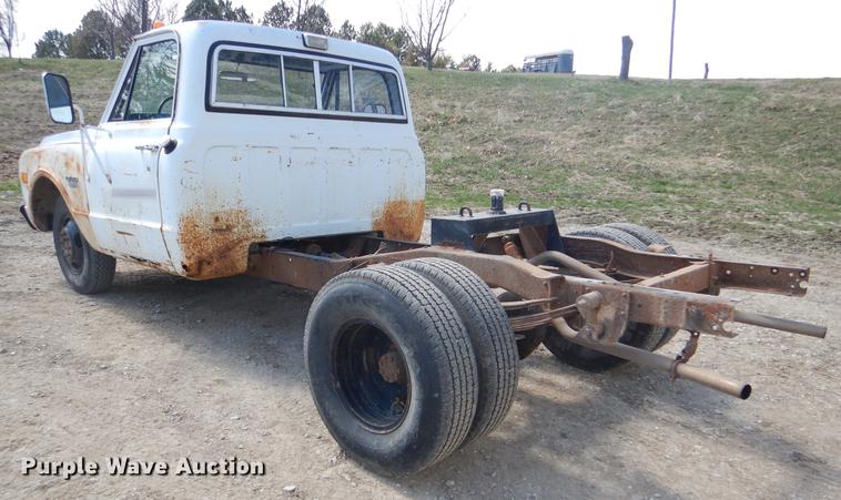 image for item DG0946 1970 Chevrolet C30 pickup truck cab and chassis
