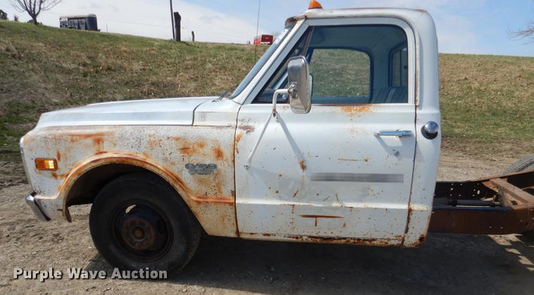 image for item DG0946 1970 Chevrolet C30 pickup truck cab and chassis
