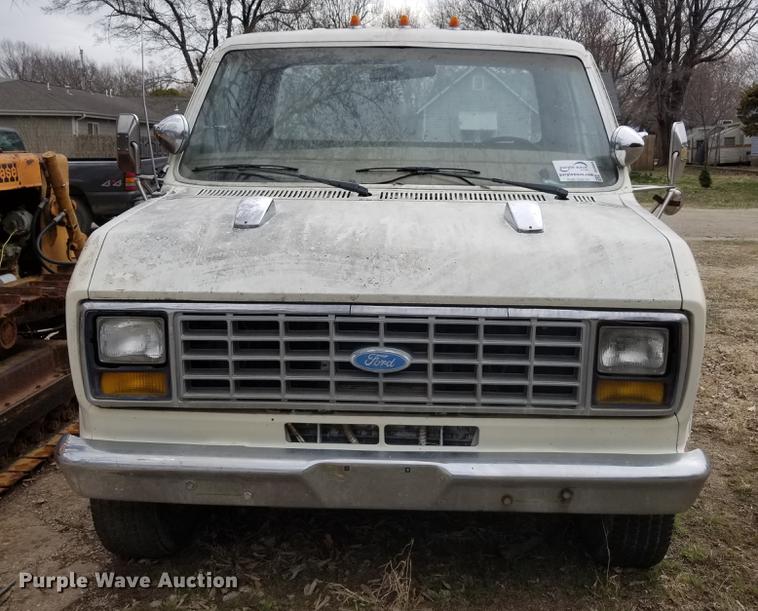 image for item DG0949 1984 Ford Econoline E350 XL cab and chassis