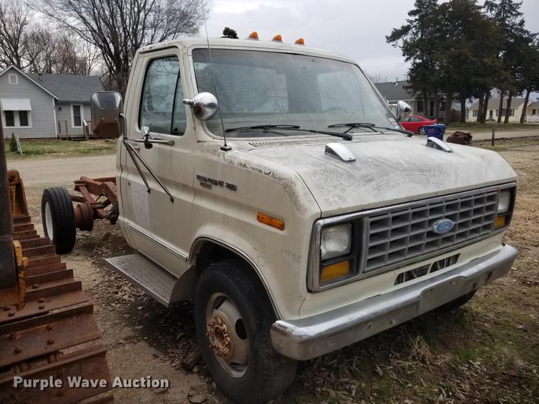 image for item DG0949 1984 Ford Econoline E350 XL cab and chassis