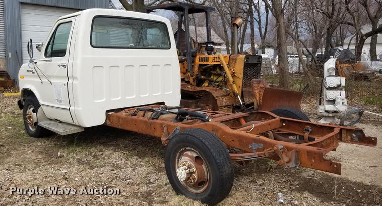 image for item DG0949 1984 Ford Econoline E350 XL cab and chassis