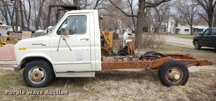 image for item DG0949 1984 Ford Econoline E350 XL cab and chassis
