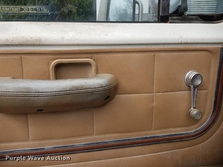 image for item DG0949 1984 Ford Econoline E350 XL cab and chassis