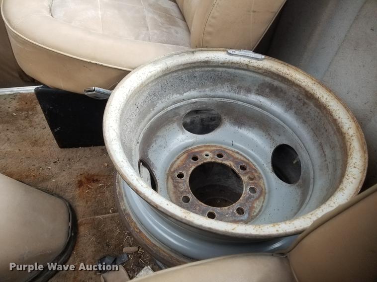 image for item DG0949 1984 Ford Econoline E350 XL cab and chassis