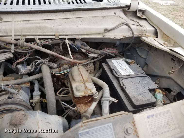 image for item DG0949 1984 Ford Econoline E350 XL cab and chassis