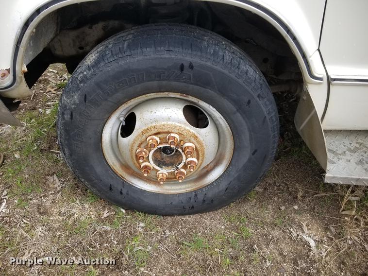 image for item DG0949 1984 Ford Econoline E350 XL cab and chassis