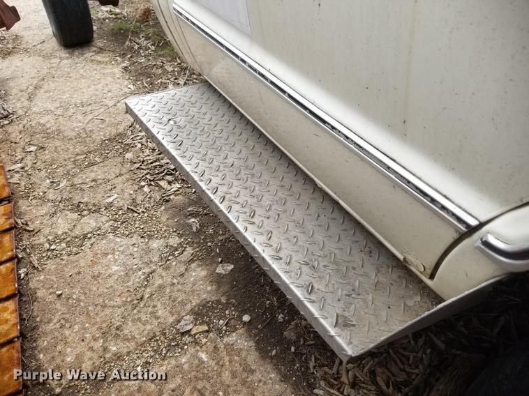 image for item DG0949 1984 Ford Econoline E350 XL cab and chassis