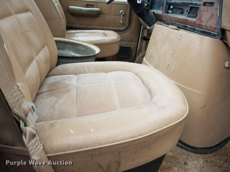 image for item DG0949 1984 Ford Econoline E350 XL cab and chassis