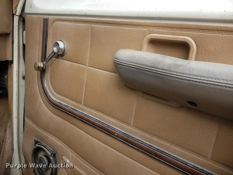 image for item DG0949 1984 Ford Econoline E350 XL cab and chassis