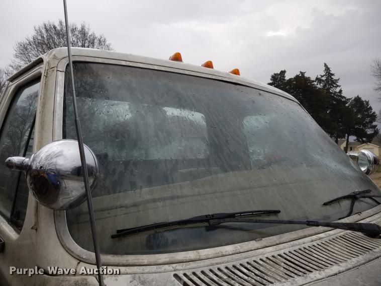 image for item DG0949 1984 Ford Econoline E350 XL cab and chassis