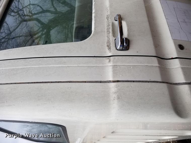 image for item DG0949 1984 Ford Econoline E350 XL cab and chassis