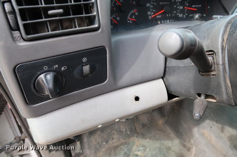 image for item DG3388 2001 Ford F550 Crew Cab rollback truck