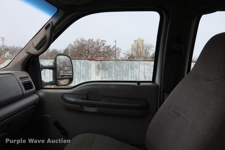 image for item DG3388 2001 Ford F550 Crew Cab rollback truck