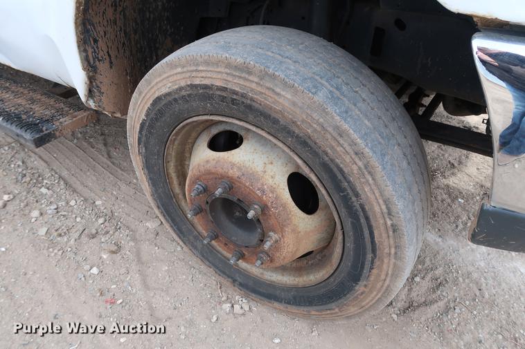 image for item DG3388 2001 Ford F550 Crew Cab rollback truck