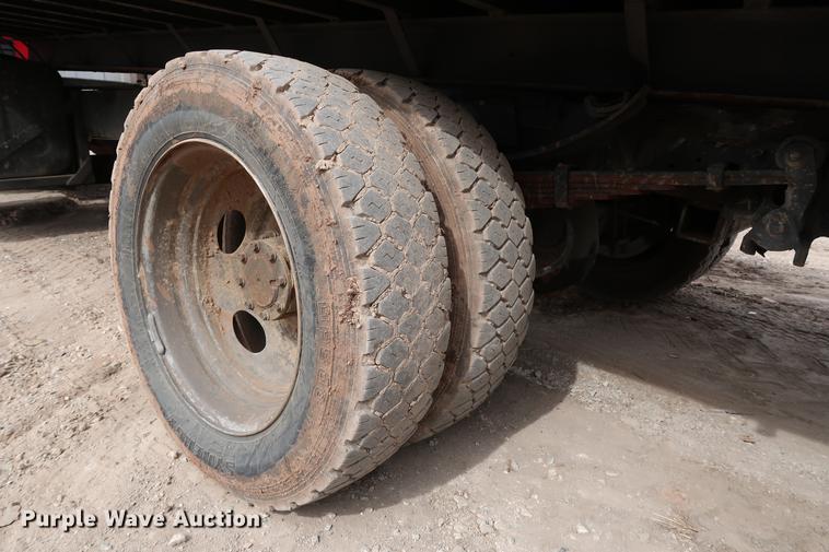 image for item DG3388 2001 Ford F550 Crew Cab rollback truck