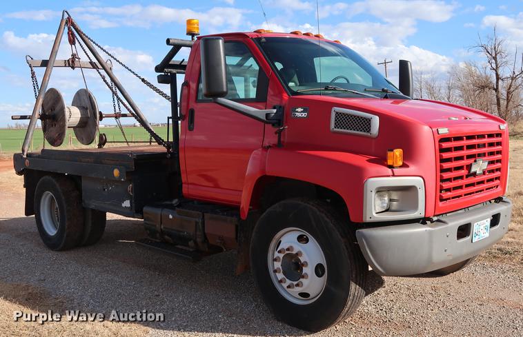 image for item DG3401 2004 Chevrolet C7500 flatbed truck with gin poles
