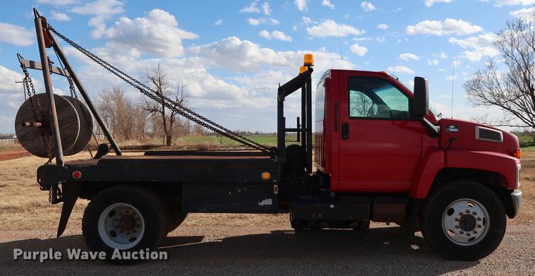 image for item DG3401 2004 Chevrolet C7500 flatbed truck with gin poles