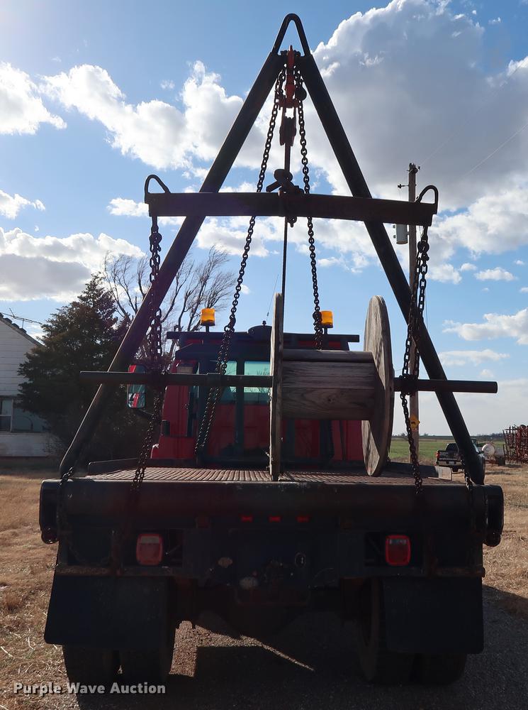 image for item DG3401 2004 Chevrolet C7500 flatbed truck with gin poles