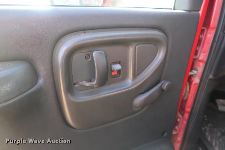 image for item DG3401 2004 Chevrolet C7500 flatbed truck with gin poles