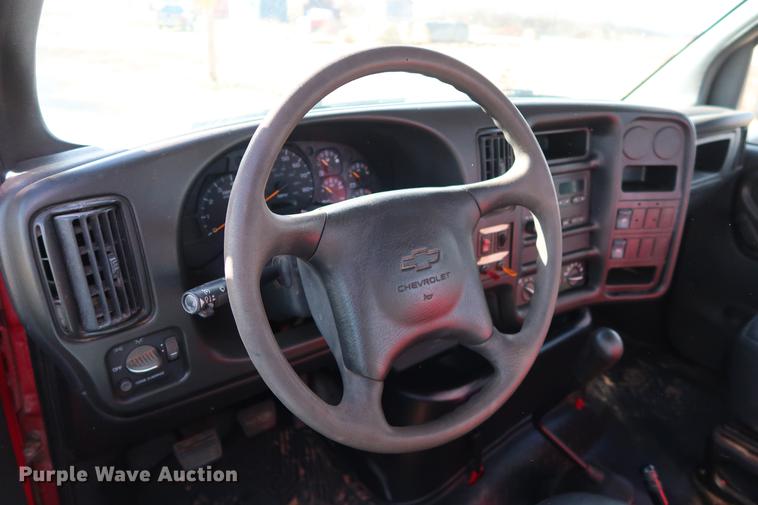 image for item DG3401 2004 Chevrolet C7500 flatbed truck with gin poles