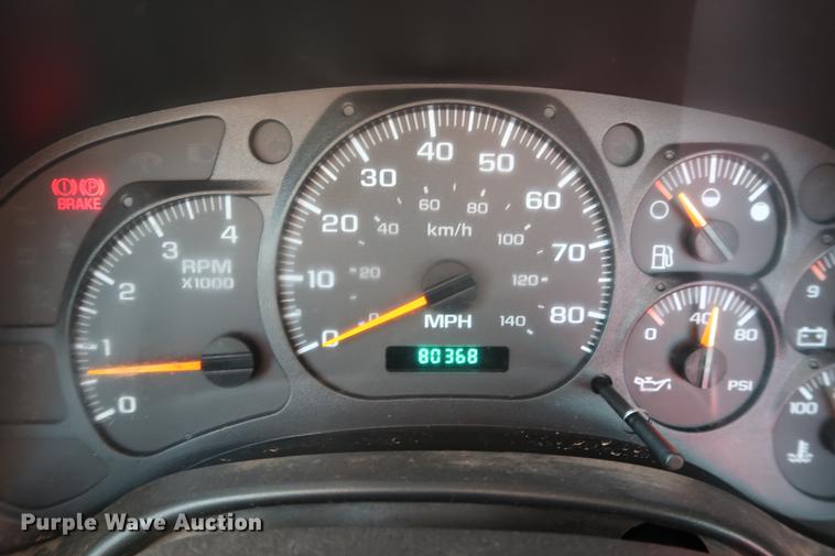 image for item DG3401 2004 Chevrolet C7500 flatbed truck with gin poles