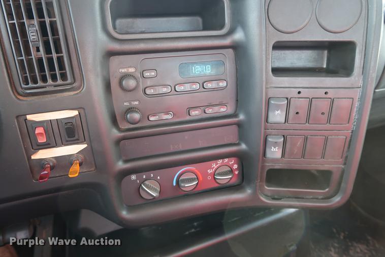 image for item DG3401 2004 Chevrolet C7500 flatbed truck with gin poles