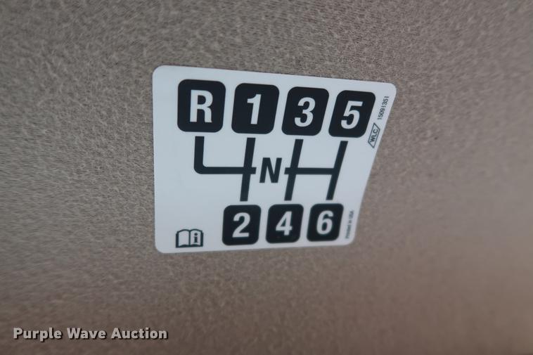 image for item DG3401 2004 Chevrolet C7500 flatbed truck with gin poles