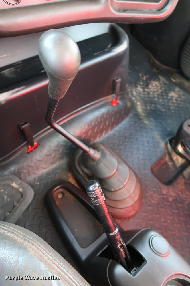 image for item DG3401 2004 Chevrolet C7500 flatbed truck with gin poles