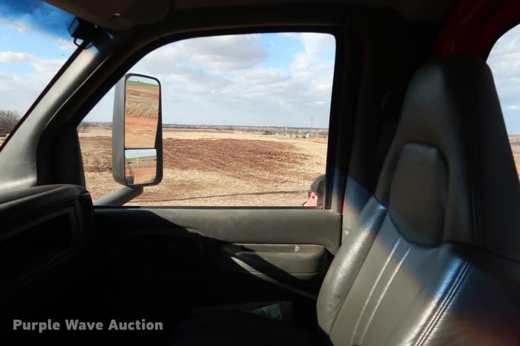 image for item DG3401 2004 Chevrolet C7500 flatbed truck with gin poles