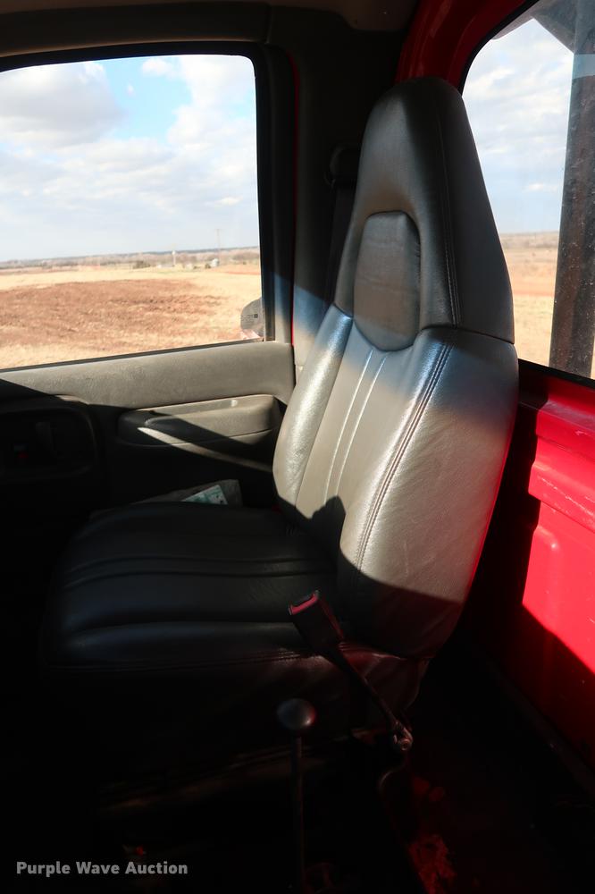 image for item DG3401 2004 Chevrolet C7500 flatbed truck with gin poles