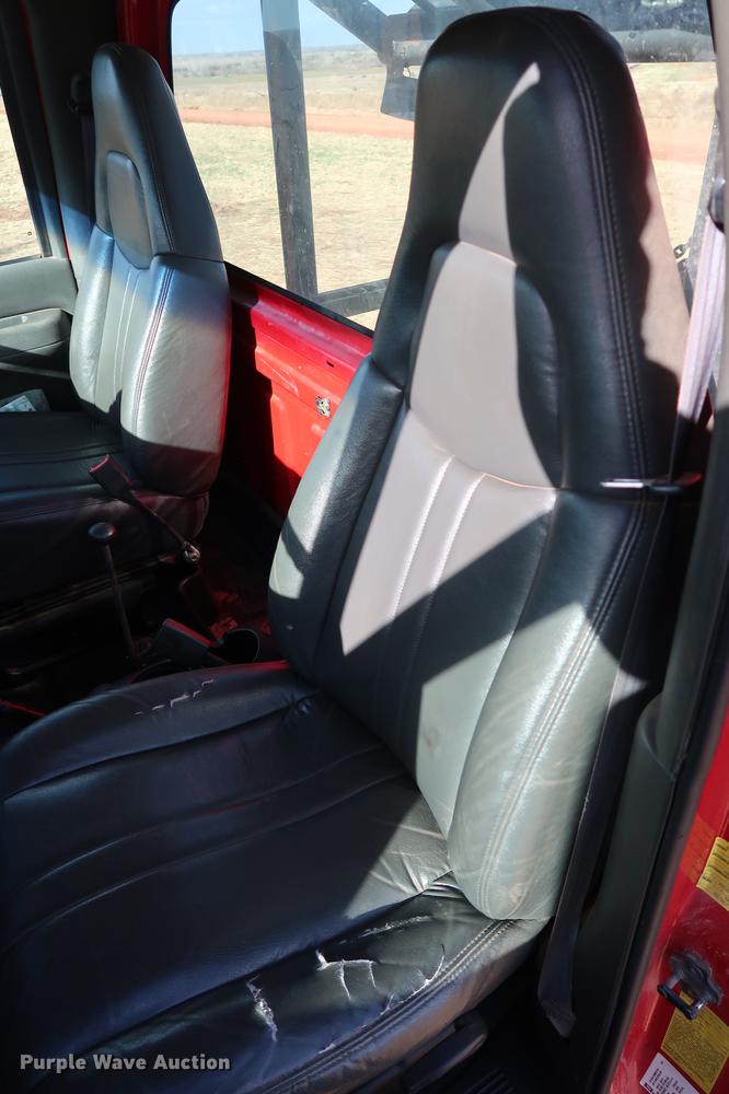 image for item DG3401 2004 Chevrolet C7500 flatbed truck with gin poles