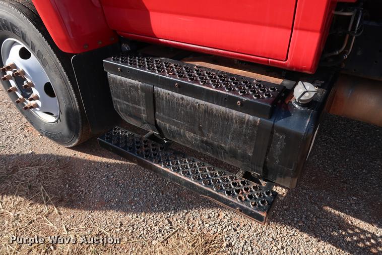 image for item DG3401 2004 Chevrolet C7500 flatbed truck with gin poles