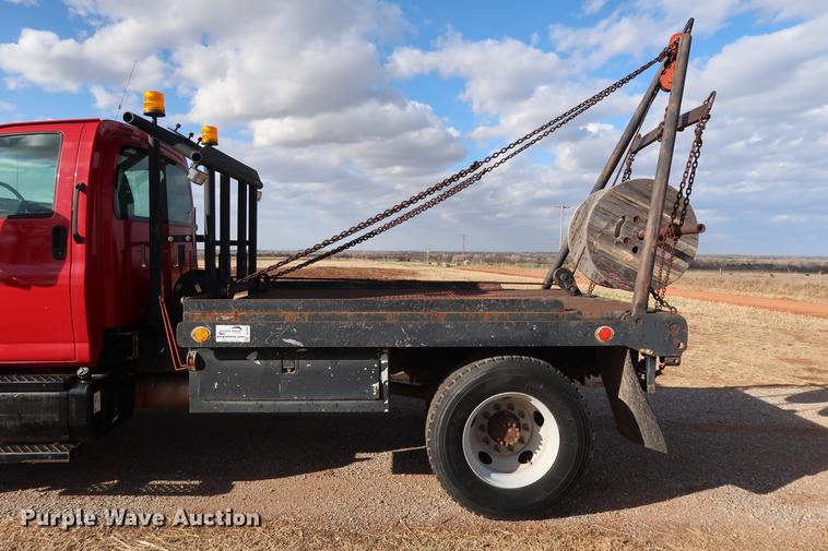 image for item DG3401 2004 Chevrolet C7500 flatbed truck with gin poles