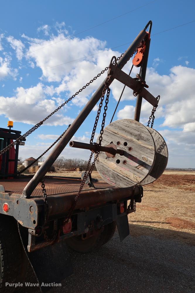 image for item DG3401 2004 Chevrolet C7500 flatbed truck with gin poles
