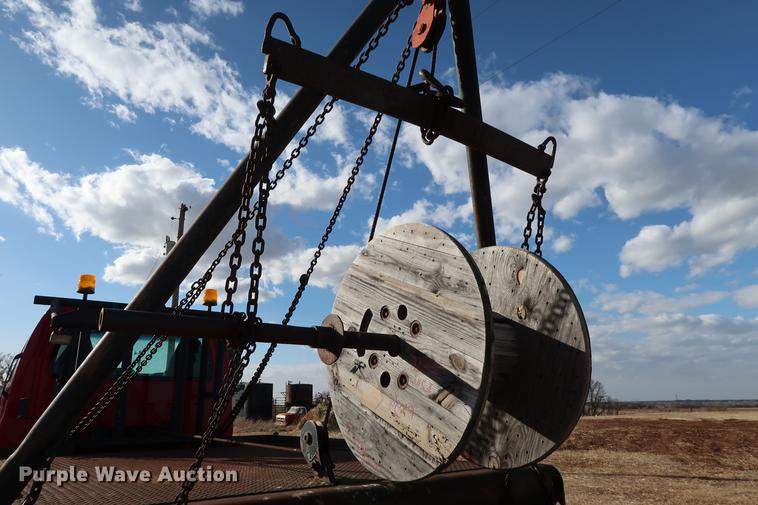 image for item DG3401 2004 Chevrolet C7500 flatbed truck with gin poles