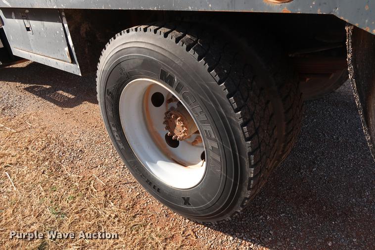 image for item DG3401 2004 Chevrolet C7500 flatbed truck with gin poles