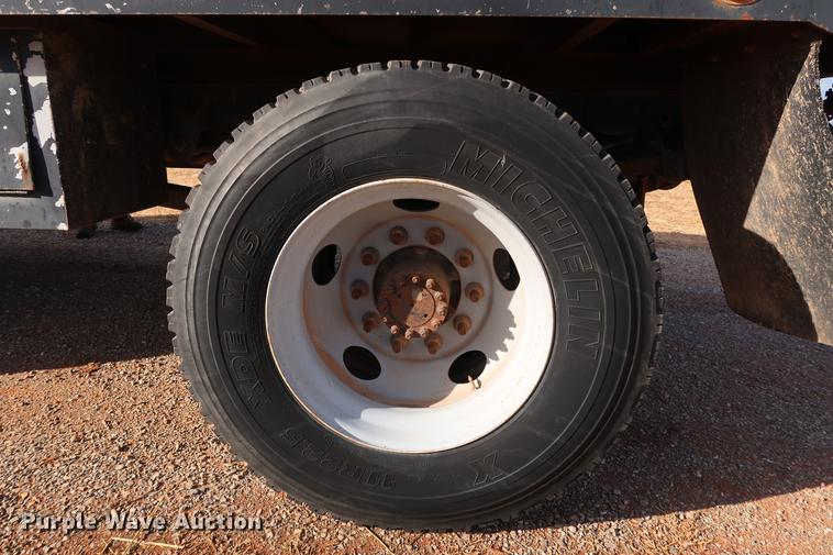 image for item DG3401 2004 Chevrolet C7500 flatbed truck with gin poles