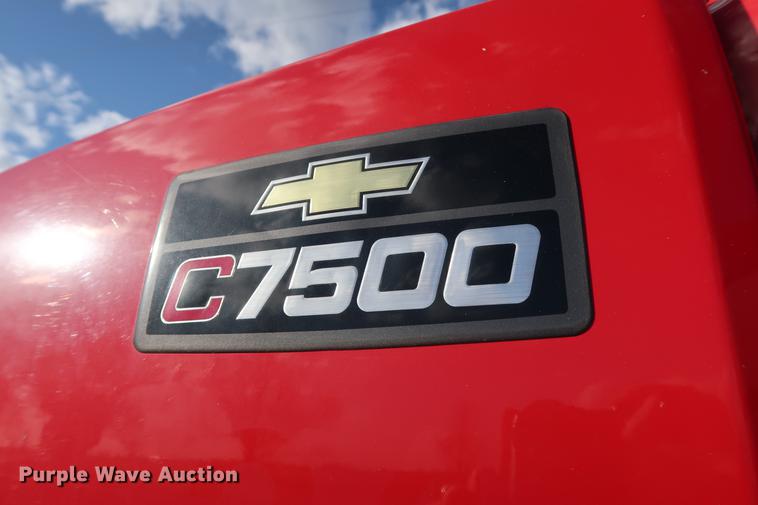 image for item DG3401 2004 Chevrolet C7500 flatbed truck with gin poles