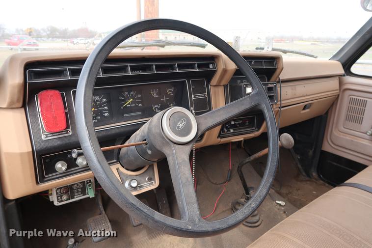 image for item DG3405 1984 Ford F800 Fire Cat fire truck