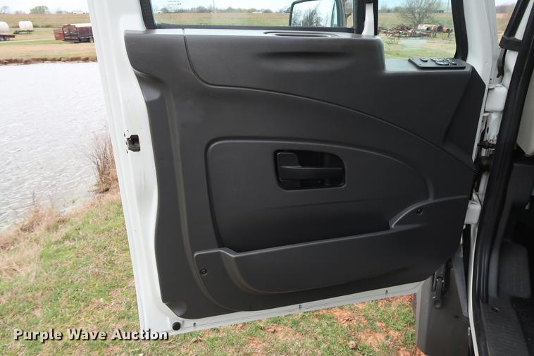 image for item DG3406 2013 International TerraStar flatbed truck