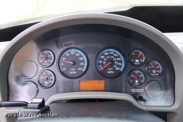 image for item DG3406 2013 International TerraStar flatbed truck