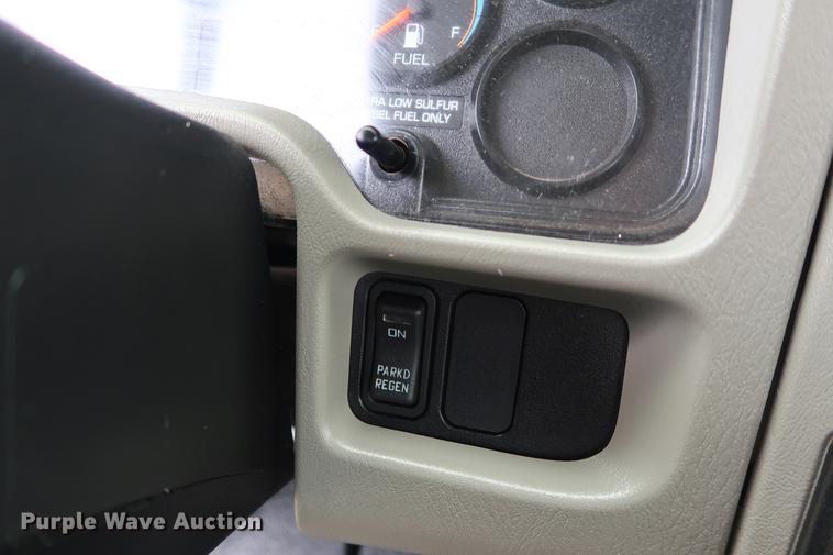 image for item DG3406 2013 International TerraStar flatbed truck